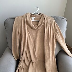 Chicos 2 piece tan sweater set - size 0